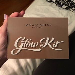 anastasia beverly hills glow kit (highlighters)